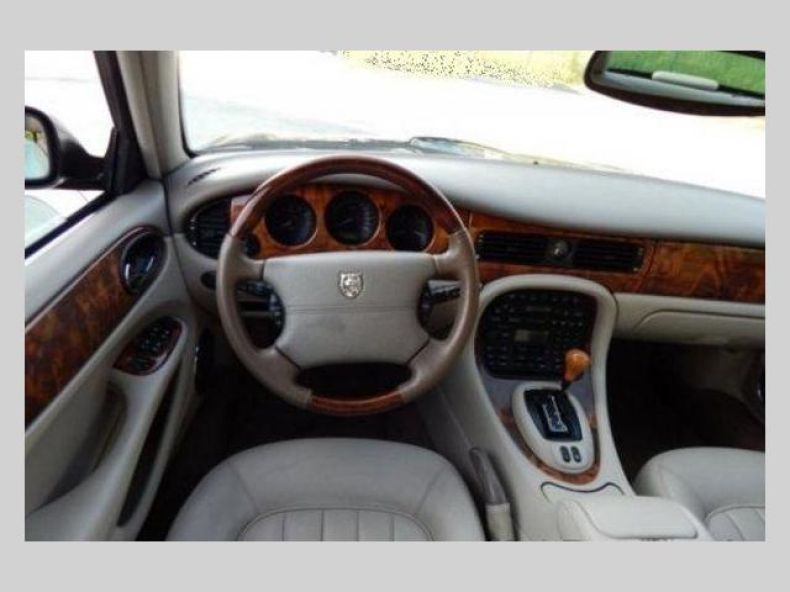 Jaguar XJ - hlavní fotka