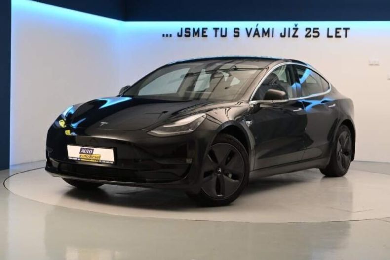 Tesla Model 3 - hlavní fotka inzerátu