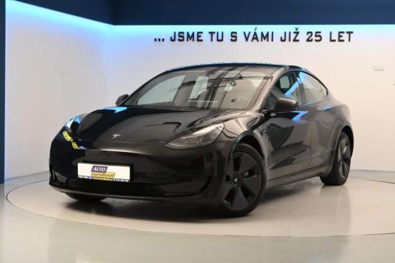 Tesla Model 3 - hlavní fotka inzerátu