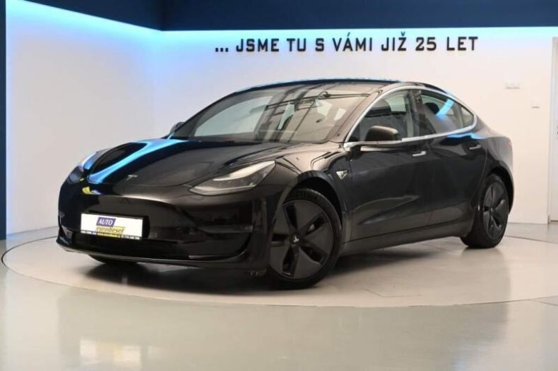 Tesla Model 3 - hlavní fotka inzerátu