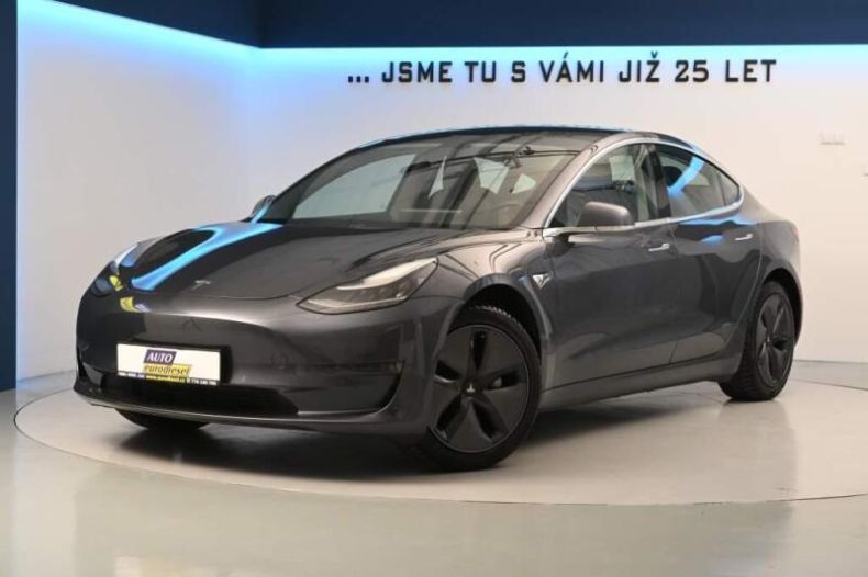 Tesla Model 3 - hlavní foto
