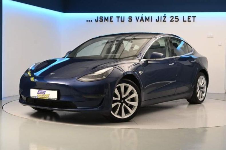 Tesla Model 3 - hlavní foto