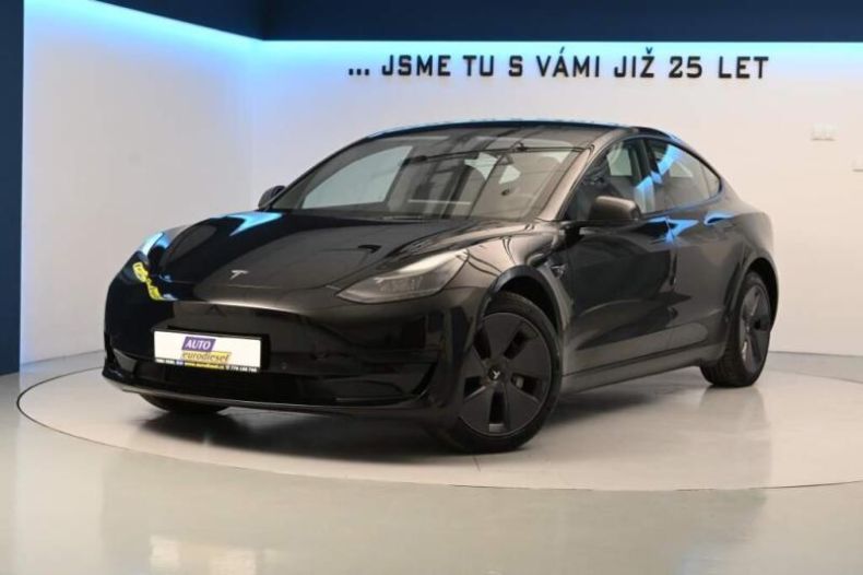 Tesla Model 3 - hlavní foto