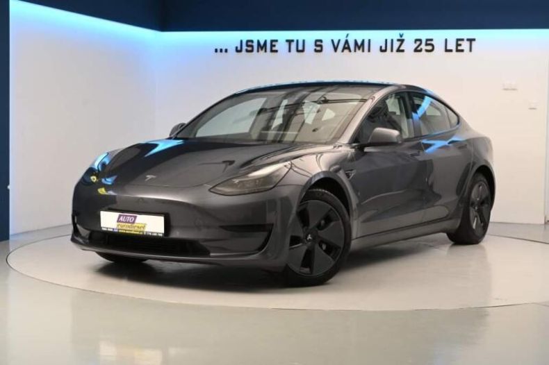 Tesla Model 3 - hlavní foto