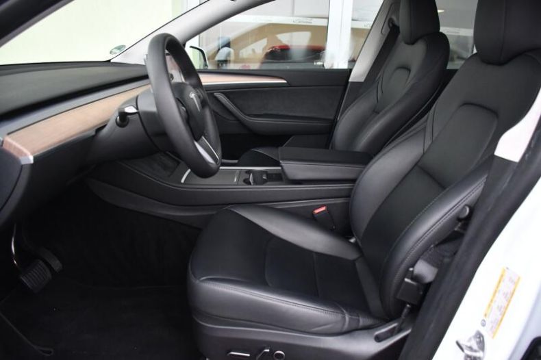 Tesla Model Y - hlavní fotka