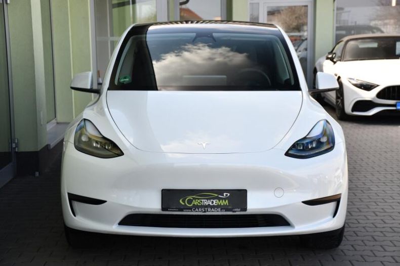 Tesla Model Y - hlavní fotka