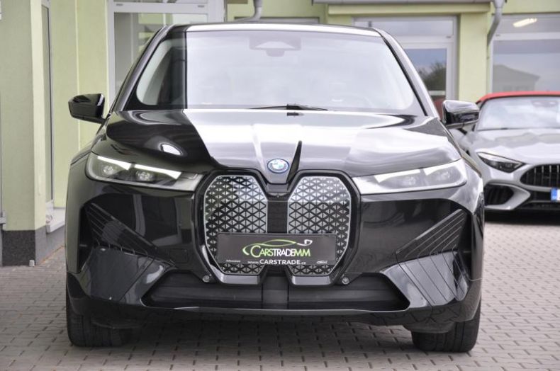 BMW iX - hlavní fotka