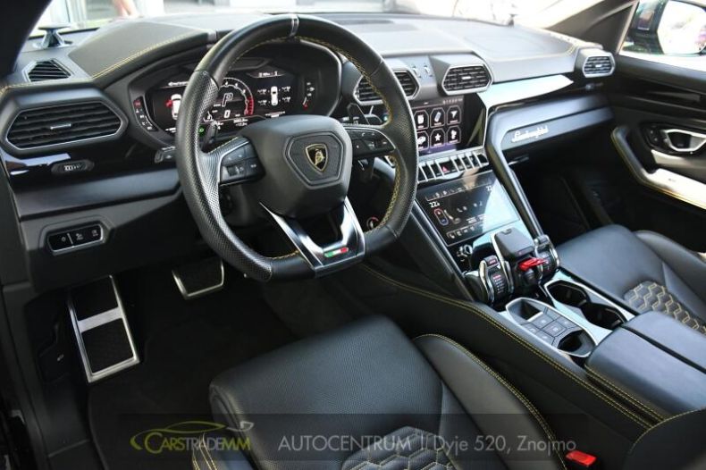 Lamborghini Urus - hlavní fotka