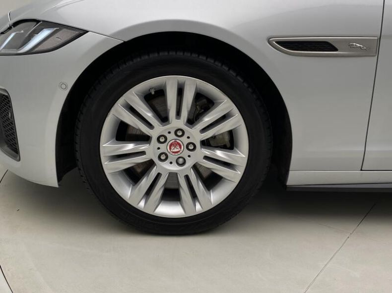 Jaguar XF - hlavní fotka