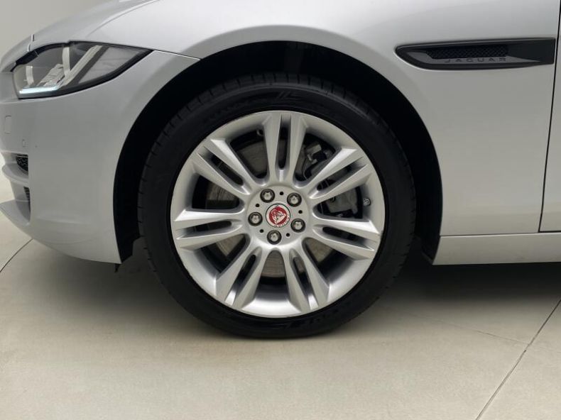 Jaguar XE - hlavní fotka