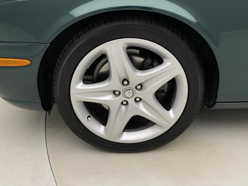 Jaguar XJ - hlavní fotka