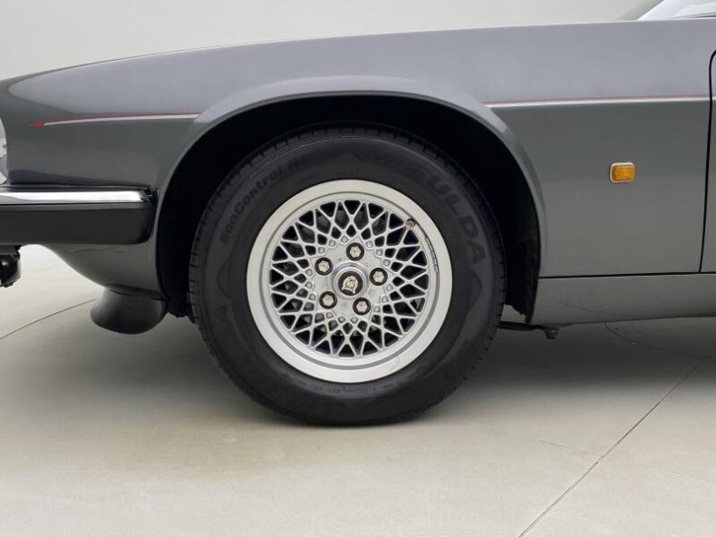 Jaguar XJ - hlavní fotka