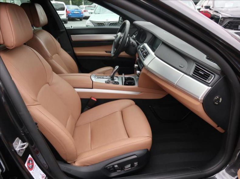 BMW Řada 7 - hlavní fotka