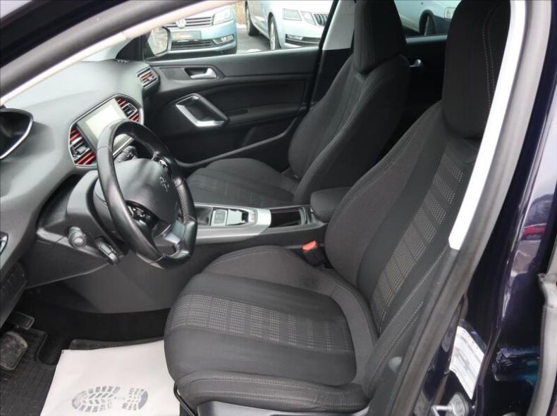 Peugeot 308 - hlavní fotka