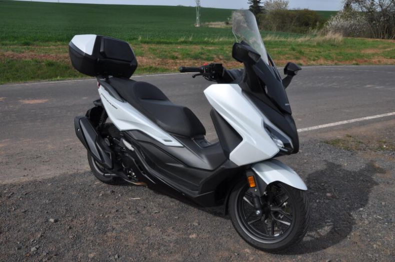 Honda Forza 350 - hlavní foto