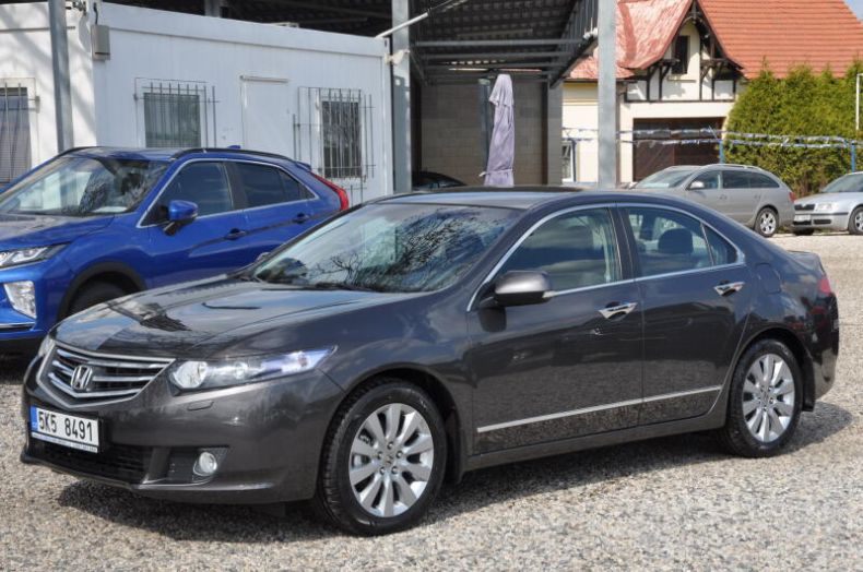 Honda Accord - hlavní foto