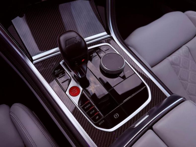 BMW M8 - hlavní fotka