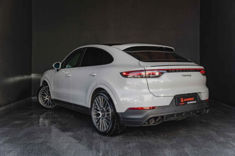 Porsche Cayenne - hlavní fotka