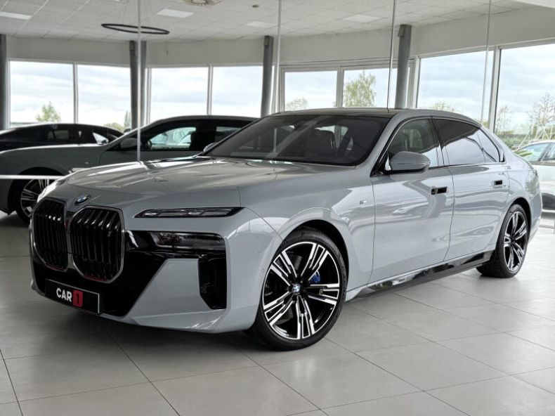 BMW i7 - hlavní fotka