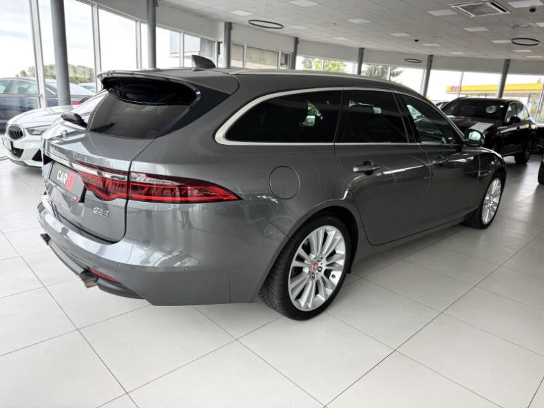 Jaguar XF - hlavní fotka