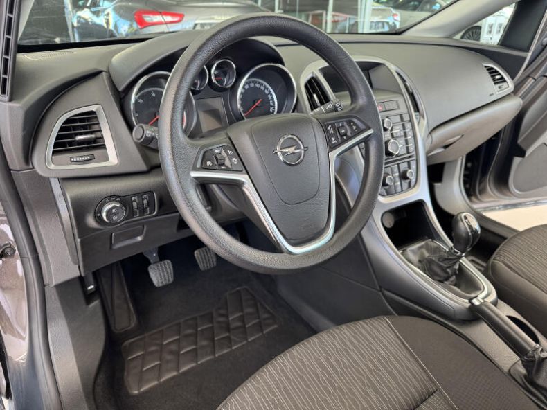 Opel Astra - hlavní fotka