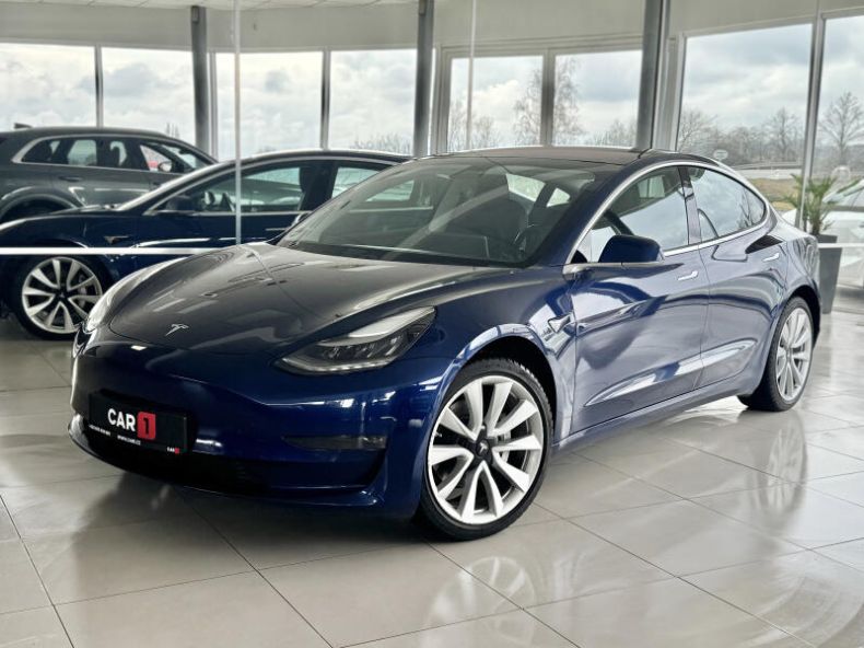 Tesla Model 3 - hlavní fotka inzerátu