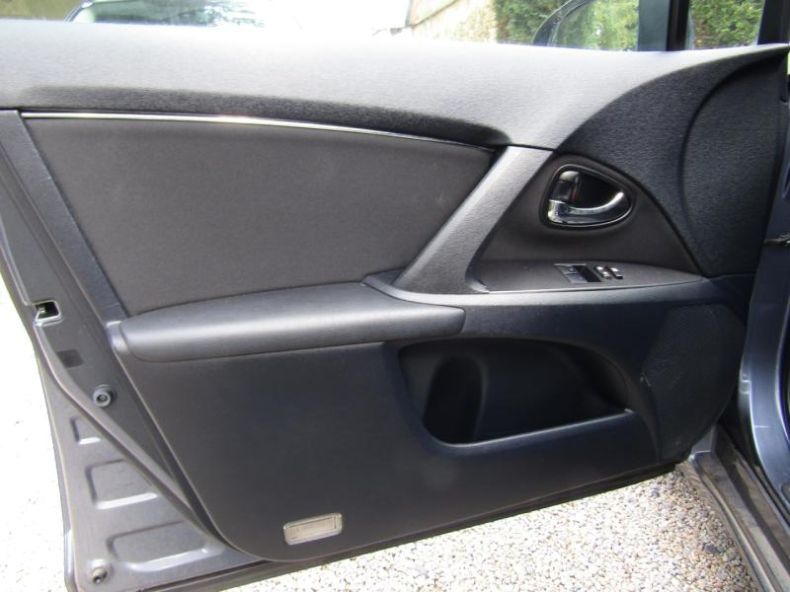 Toyota Avensis - hlavní fotka