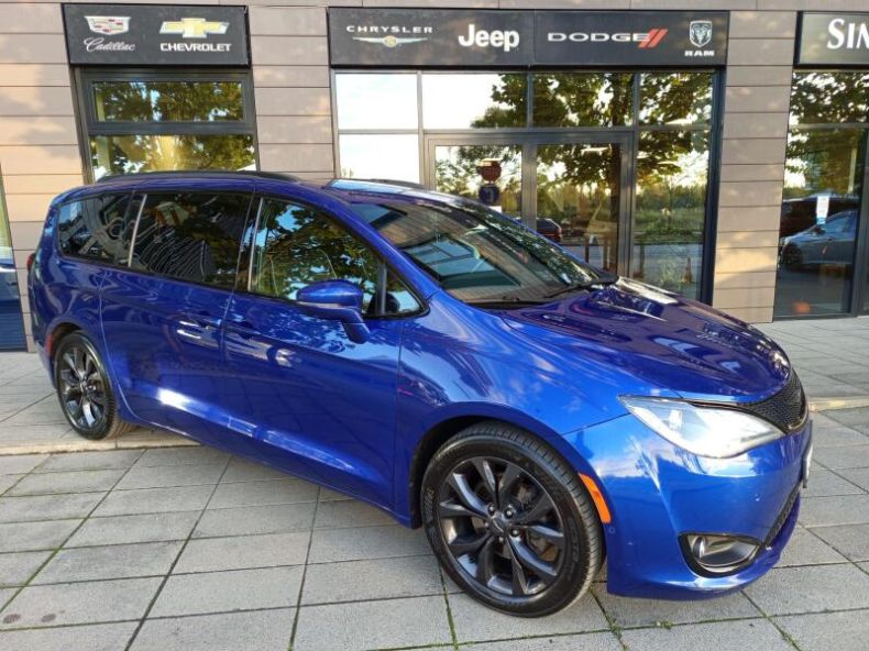 Chrysler Pacifica - hlavní foto