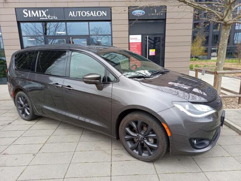 Chrysler Pacifica - hlavní foto