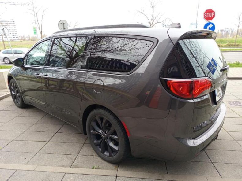 Chrysler Pacifica - hlavní fotka