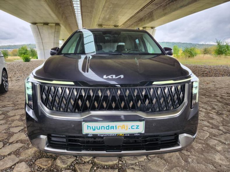 Kia Carnival - hlavní foto