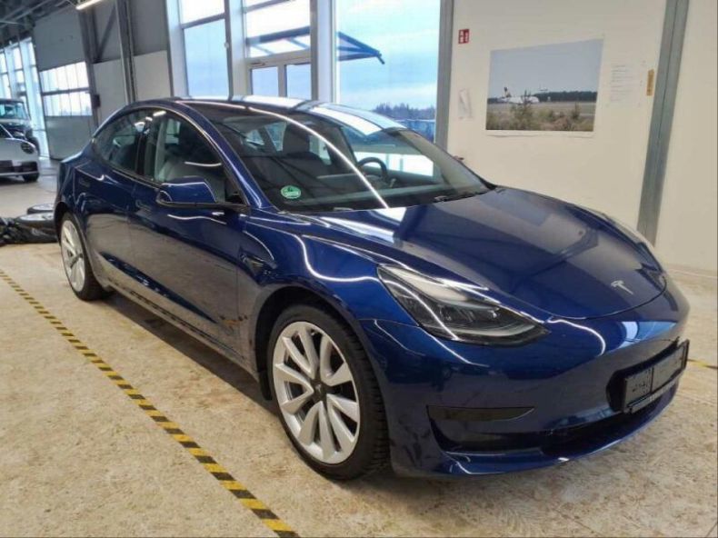 Tesla Model 3 - hlavní foto