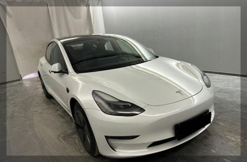 Tesla Model 3 - hlavní foto