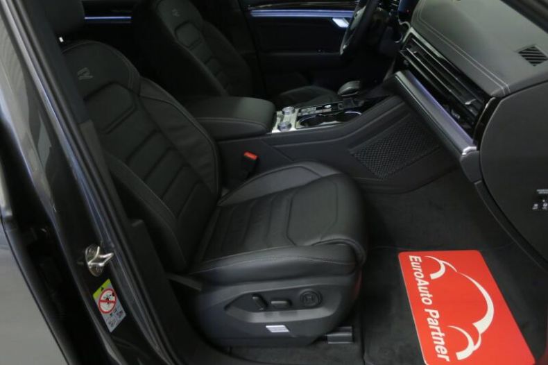 Volkswagen Touareg - hlavní fotka