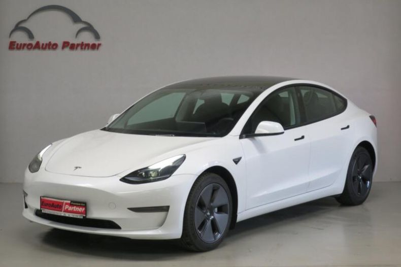 Tesla Model 3 - hlavní fotka inzerátu
