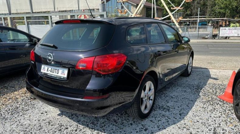Opel Astra - hlavní fotka