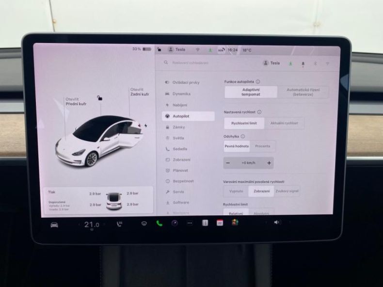 Tesla Model 3 - hlavní fotka