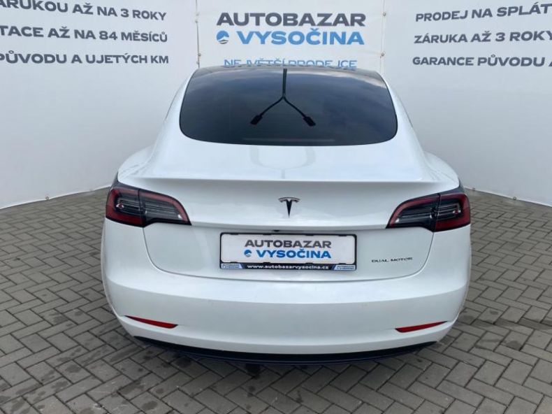 Tesla Model 3 - hlavní fotka