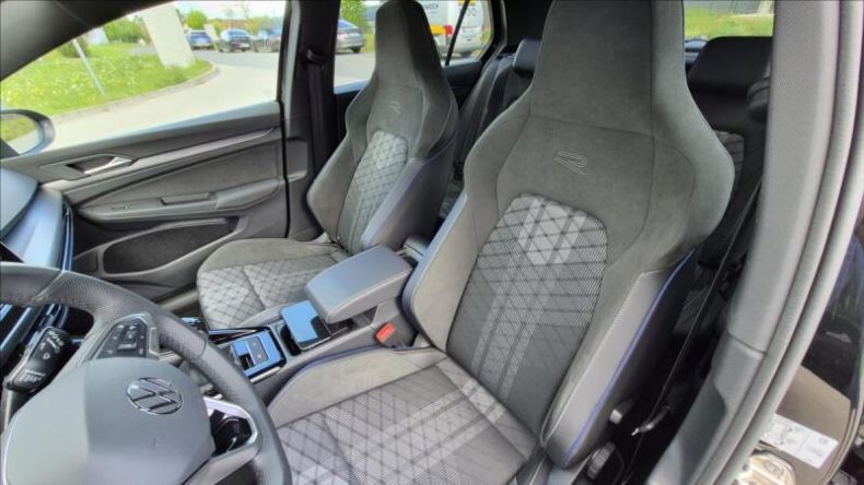 Volkswagen Golf - hlavní fotka