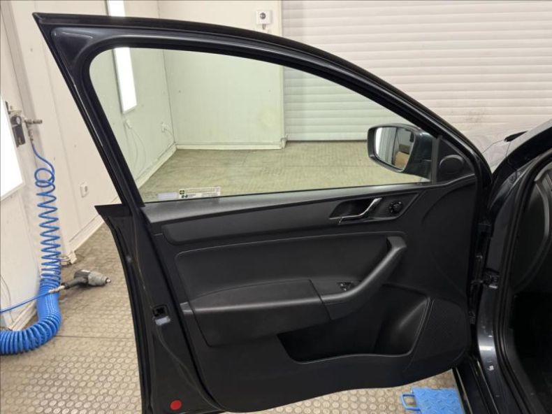 Škoda Rapid - hlavní fotka