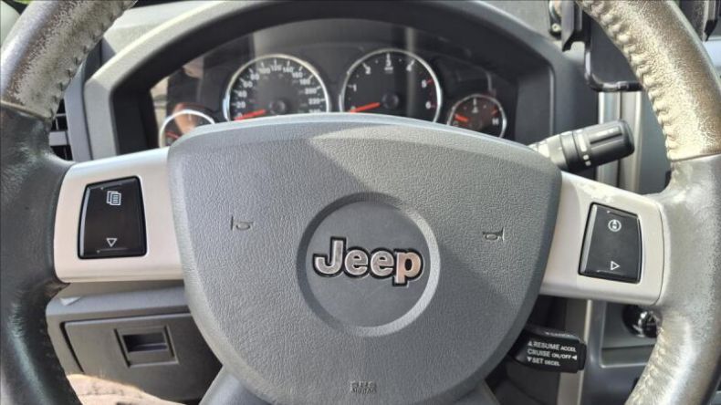 Jeep Cherokee - hlavní fotka