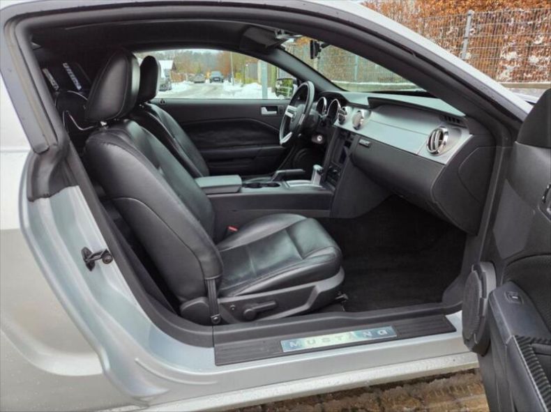 Ford Mustang - hlavní fotka