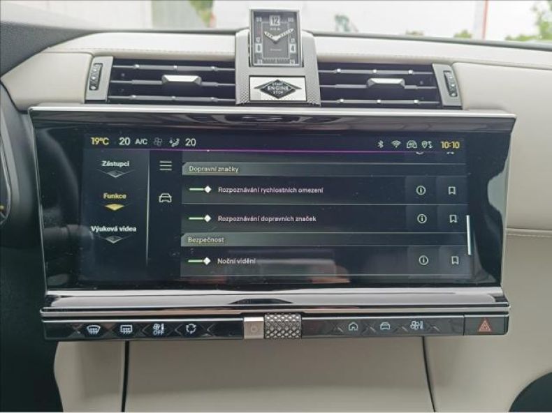 DS Automobiles DS7 Crossback - hlavní fotka