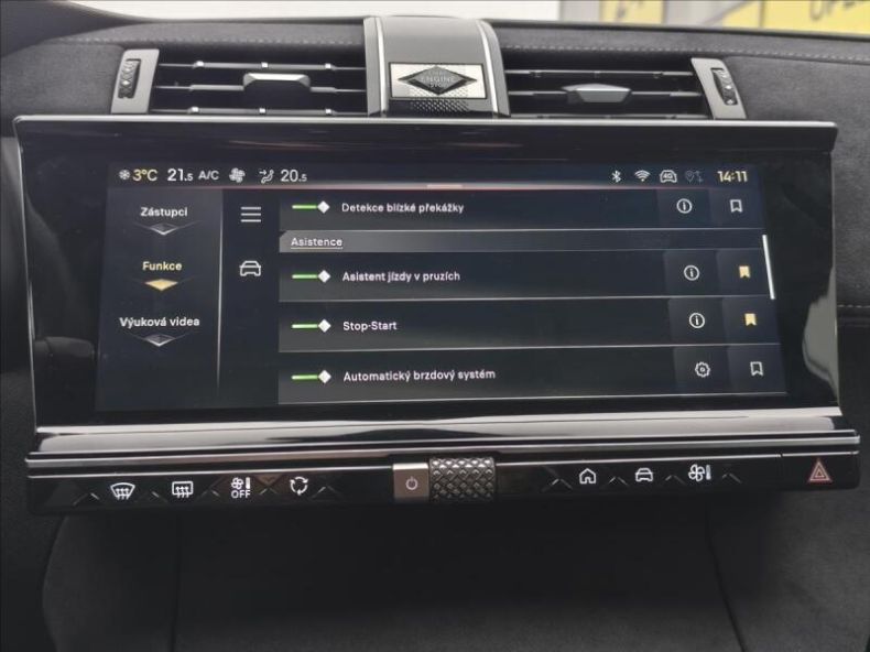 DS Automobiles DS7 Crossback - hlavní fotka