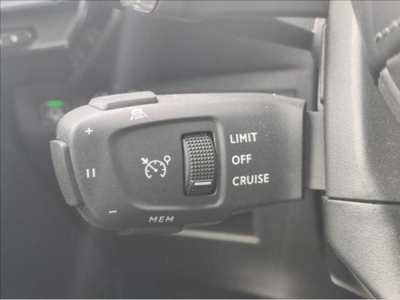 DS Automobiles DS7 - hlavní fotka