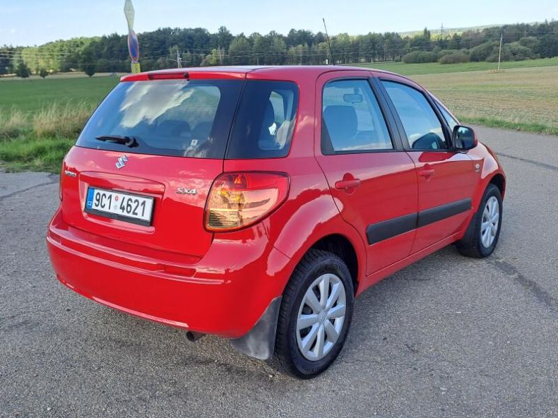 Suzuki SX4 - hlavní foto