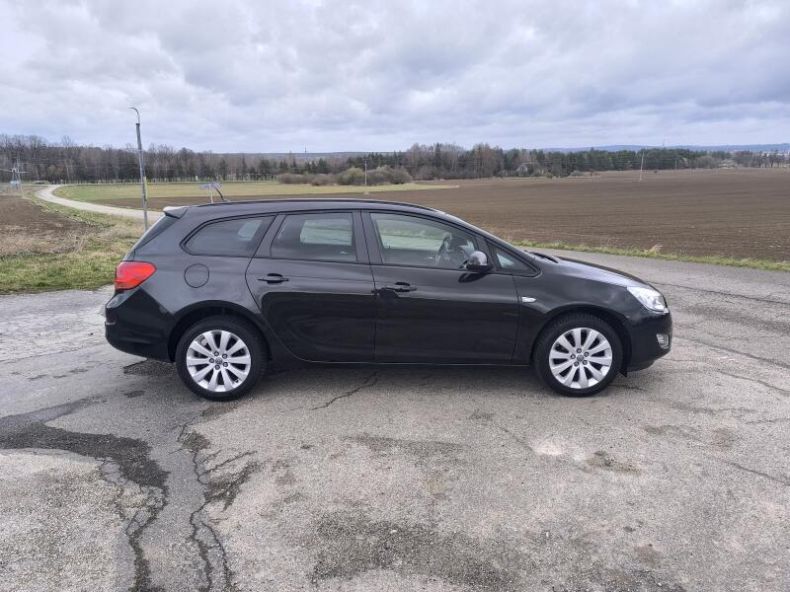Opel Astra - hlavní fotka