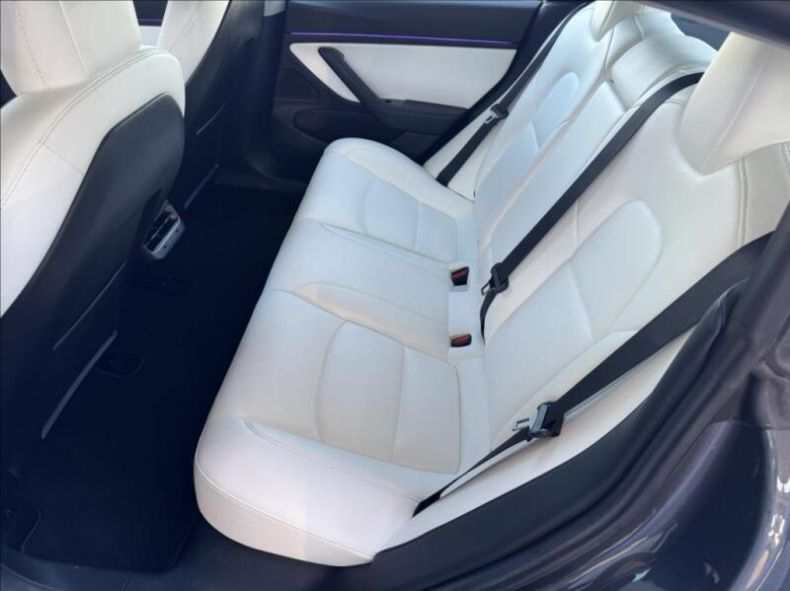 Tesla Model 3 - hlavní fotka