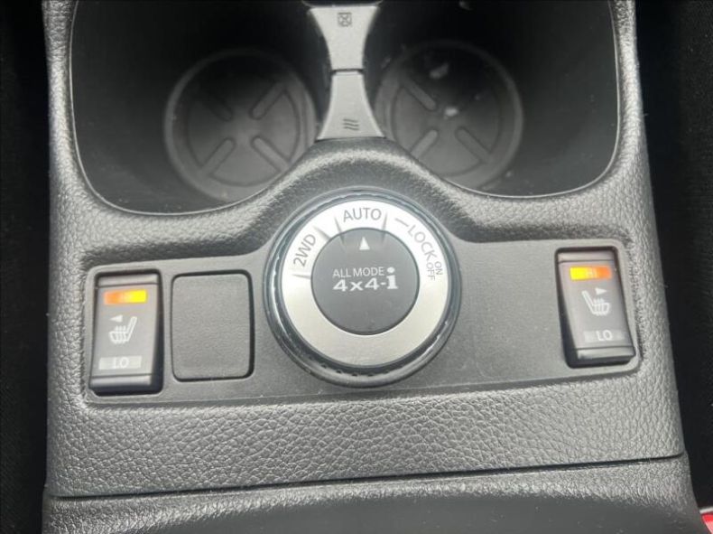 Nissan X-Trail - hlavní fotka