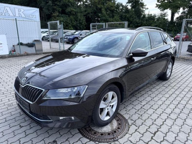 Škoda Superb - hlavní foto